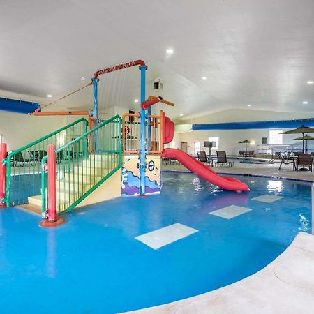 Comfort Suites Johnson Creek Conference Center Zewnętrze zdjęcie