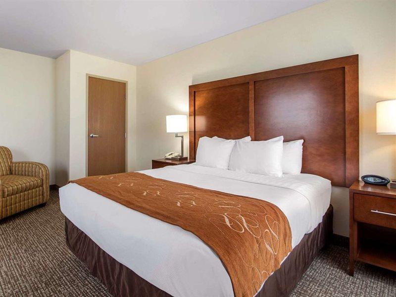 Comfort Suites Johnson Creek Conference Center Zewnętrze zdjęcie