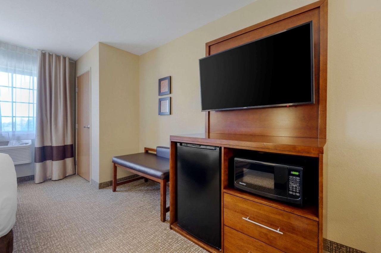 Comfort Suites Johnson Creek Conference Center Zewnętrze zdjęcie