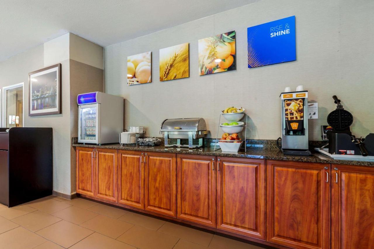 Comfort Suites Johnson Creek Conference Center Zewnętrze zdjęcie