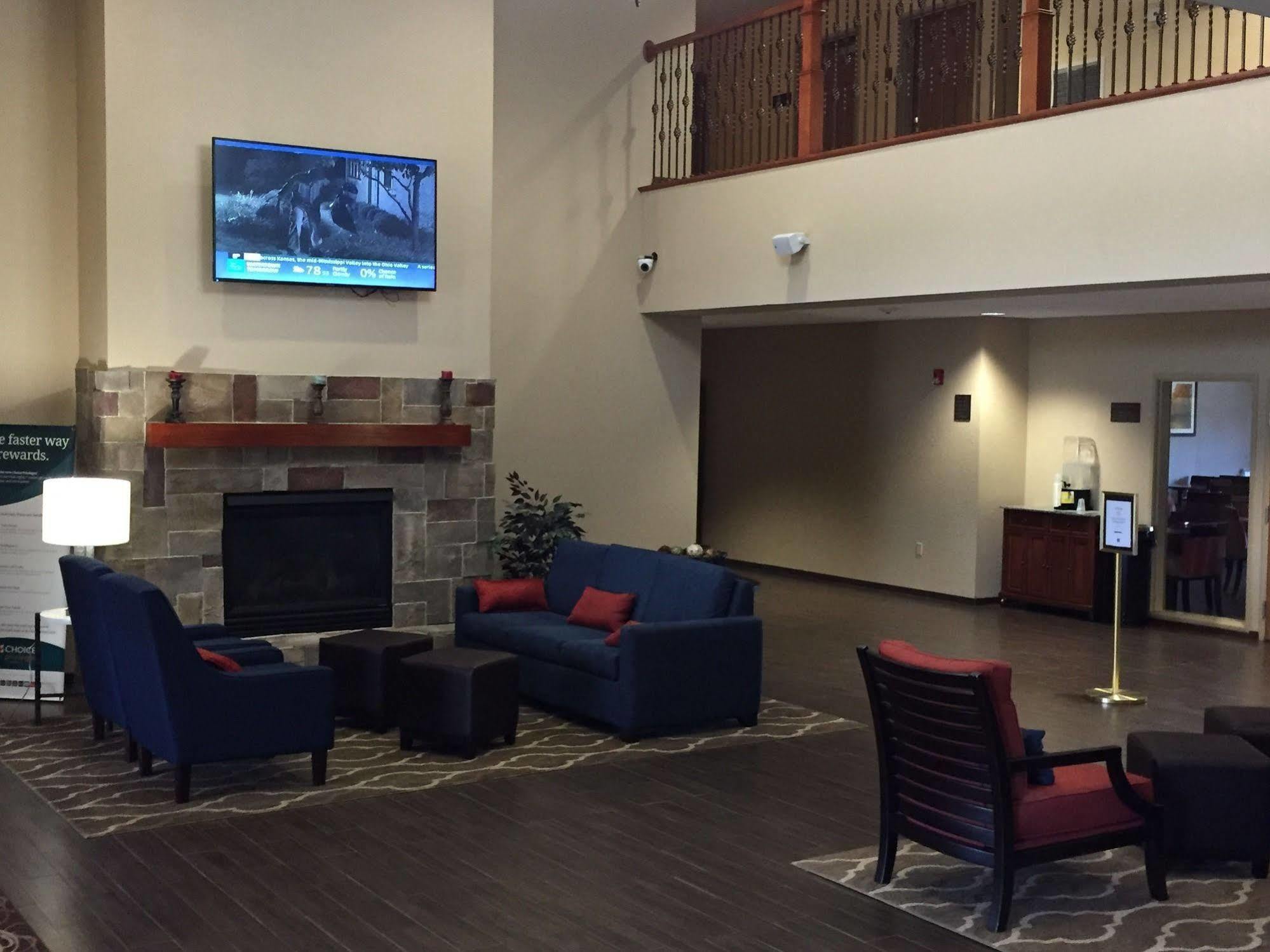 Comfort Suites Johnson Creek Conference Center Zewnętrze zdjęcie