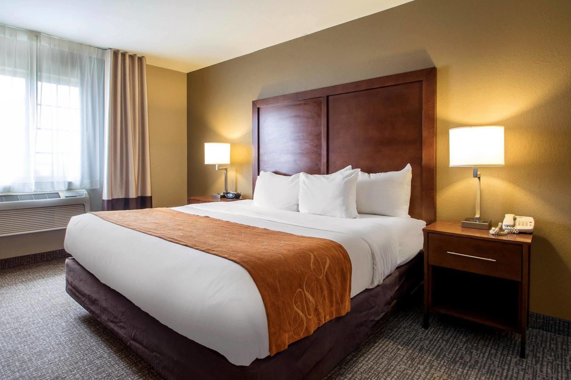 Comfort Suites Johnson Creek Conference Center Zewnętrze zdjęcie