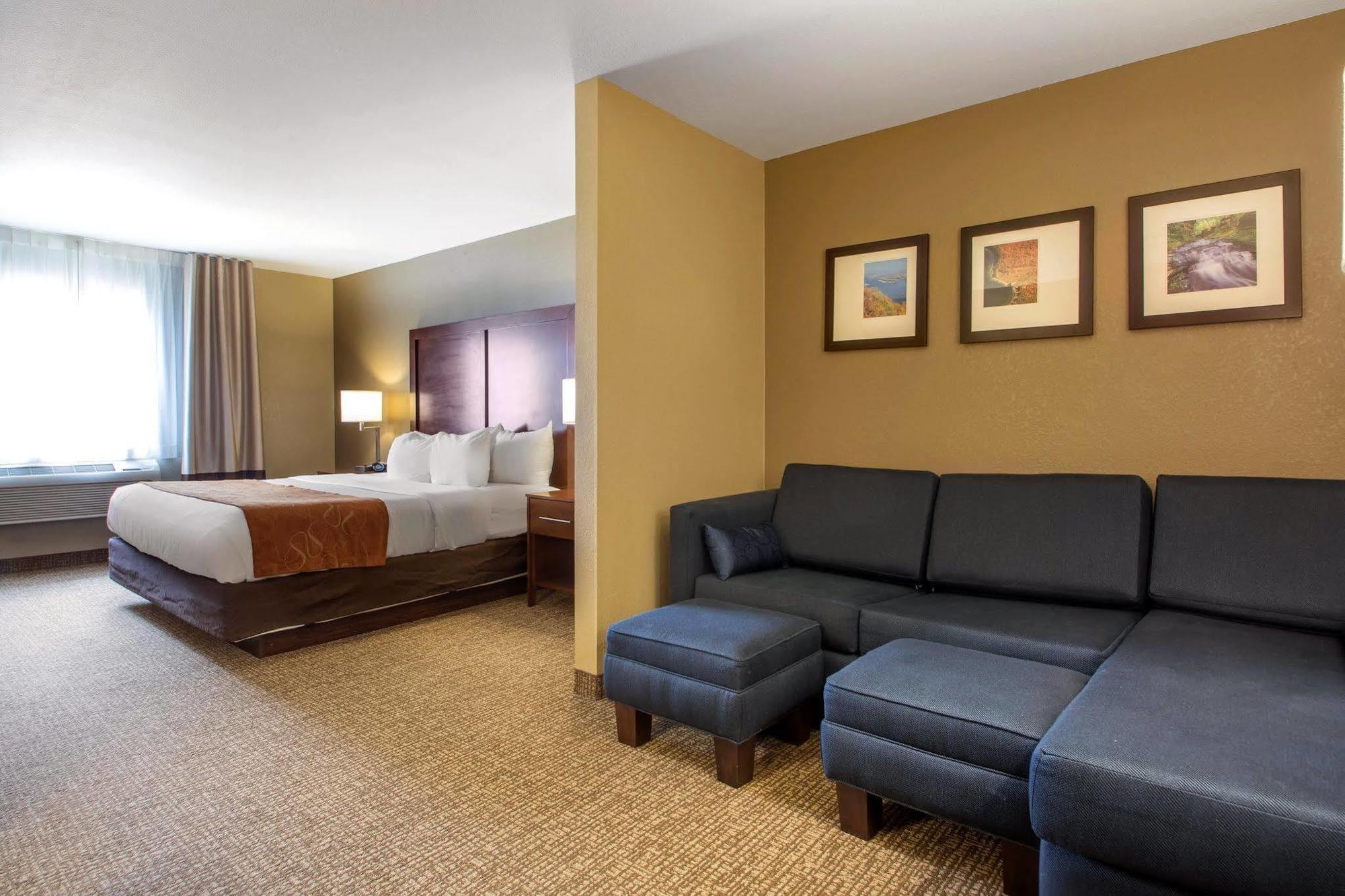 Comfort Suites Johnson Creek Conference Center Zewnętrze zdjęcie